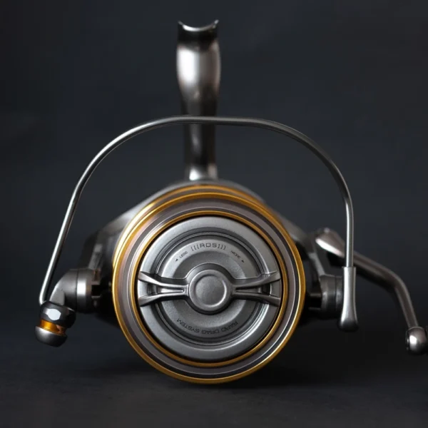 Cinnetic Raycast III CRB4 7000 zeevismolen met 18 kg slipkracht, extra hoge spoel en CRBK behuizing. Verkrijgbaar in SS en DS uitvoering.