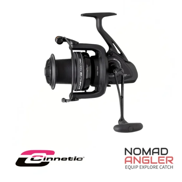 Cinnetic Sky Line Surf DS 7000 CRBK strandmolen met 16 kg slipkracht, 102 cm inhaalslag en ruime lijncapaciteit.