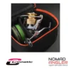 Cinnetic Individual Reel Box L voor molens tot maat 7000. Gewatteerde molenbox in Oxford 600D, zwart/oranje, 20 x 16 x 10,5 cm.